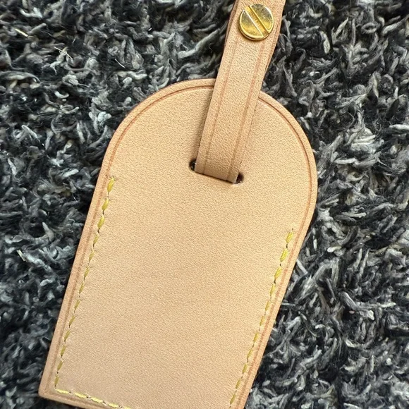Louis Vuitton Beige Luggage Tag - Picture 4 of 9